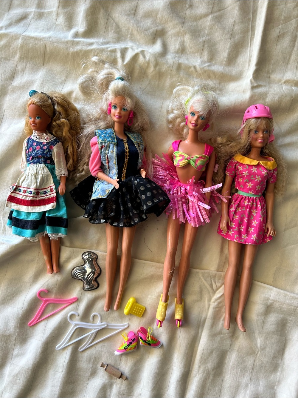 Vintage Barbie Fashion Dolls Playset - Assorted Outfits and Accessories